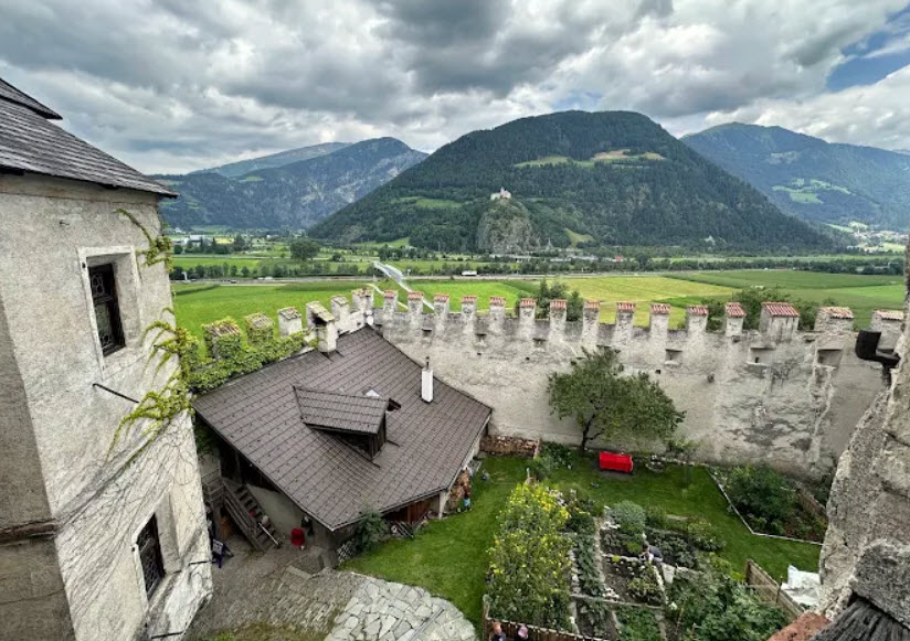 Burg Reifenstein, Italy